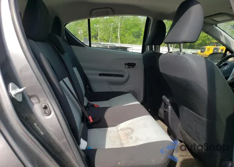 2016 Toyota Prius C z USA, uszkodzony, nr VIN JTDKDTB3XE1568036